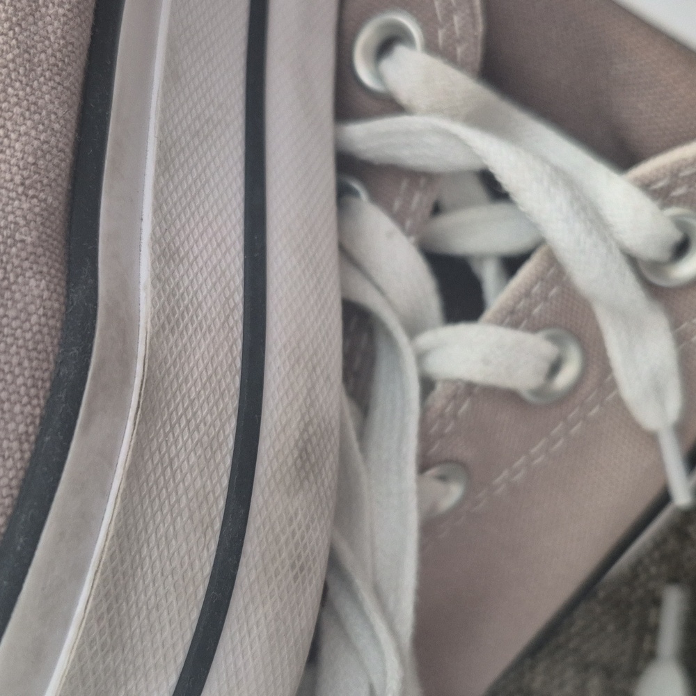 Converse Women's High-Top Sneakers Size 9 - Picture 4 of 8